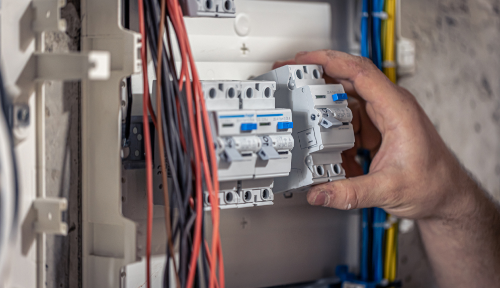 Paneles Eléctricos y Bases de Contadores